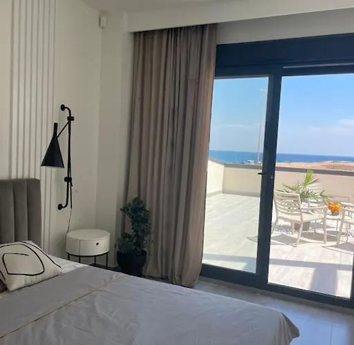 Villa Luxury With Pool 1st Line The Sea